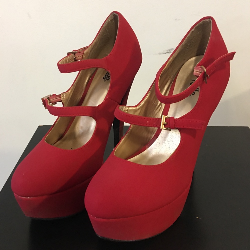 Red Mary Jane pumps